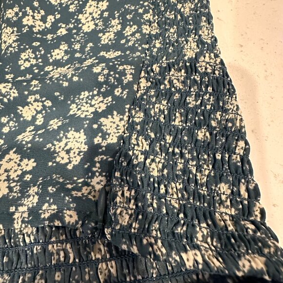 ASTR The Label XS Floral Smocked Long Sleeve Blouse In Blue & White - Picture 8 of 10